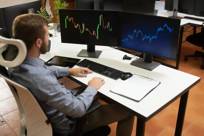 Knowing the Difference Between Day Trading and Swing Trading